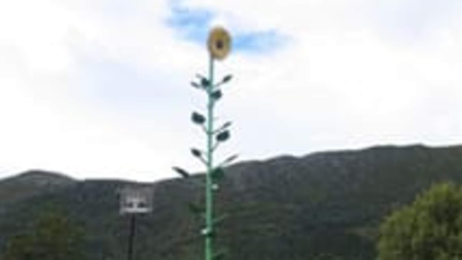 the Sunflower statue at Fiskå