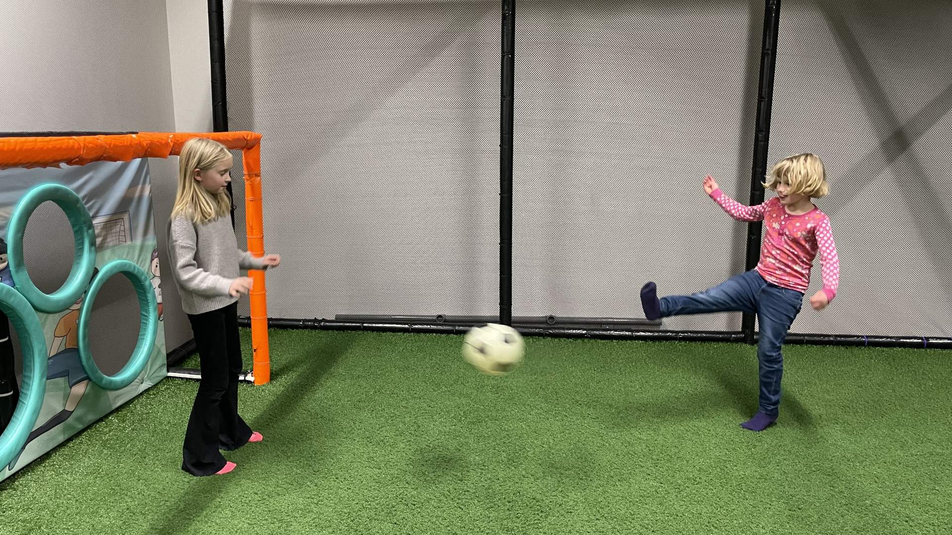 Veras Lekeland har eget fotballrom