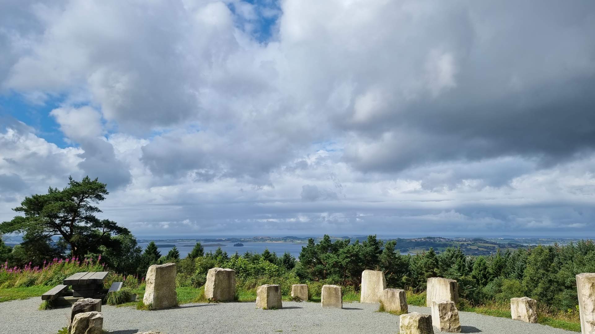 16 hvite marmorsteiner