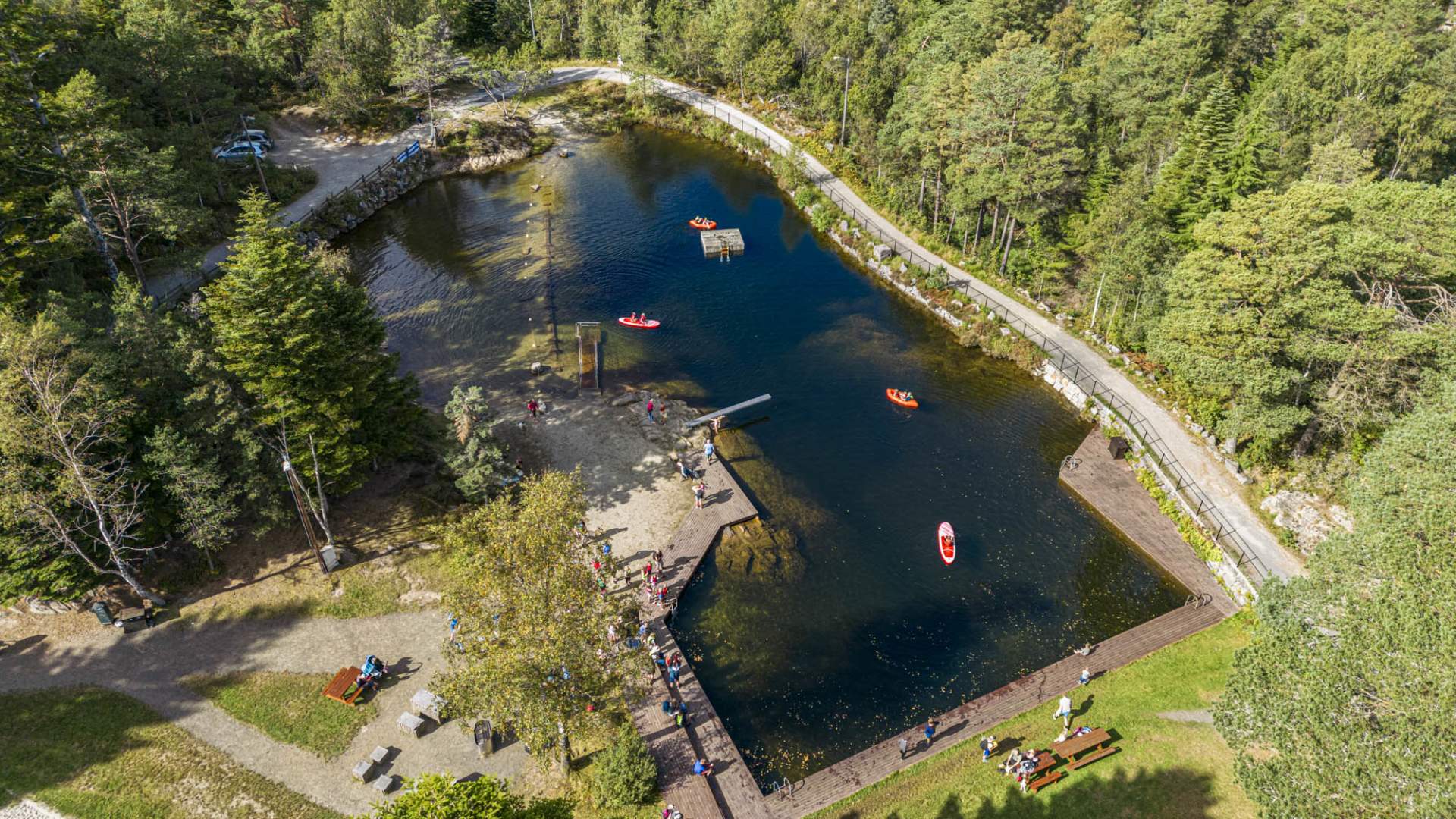 Vannbassengene fra oven
