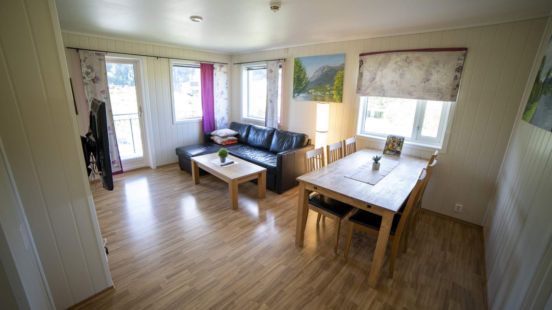Førde Guesthouse & Camping