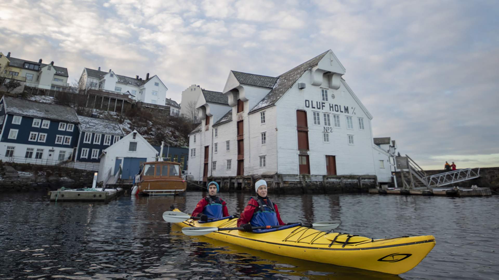 Bli med Uteguiden på vinterkajakk i Ålesund