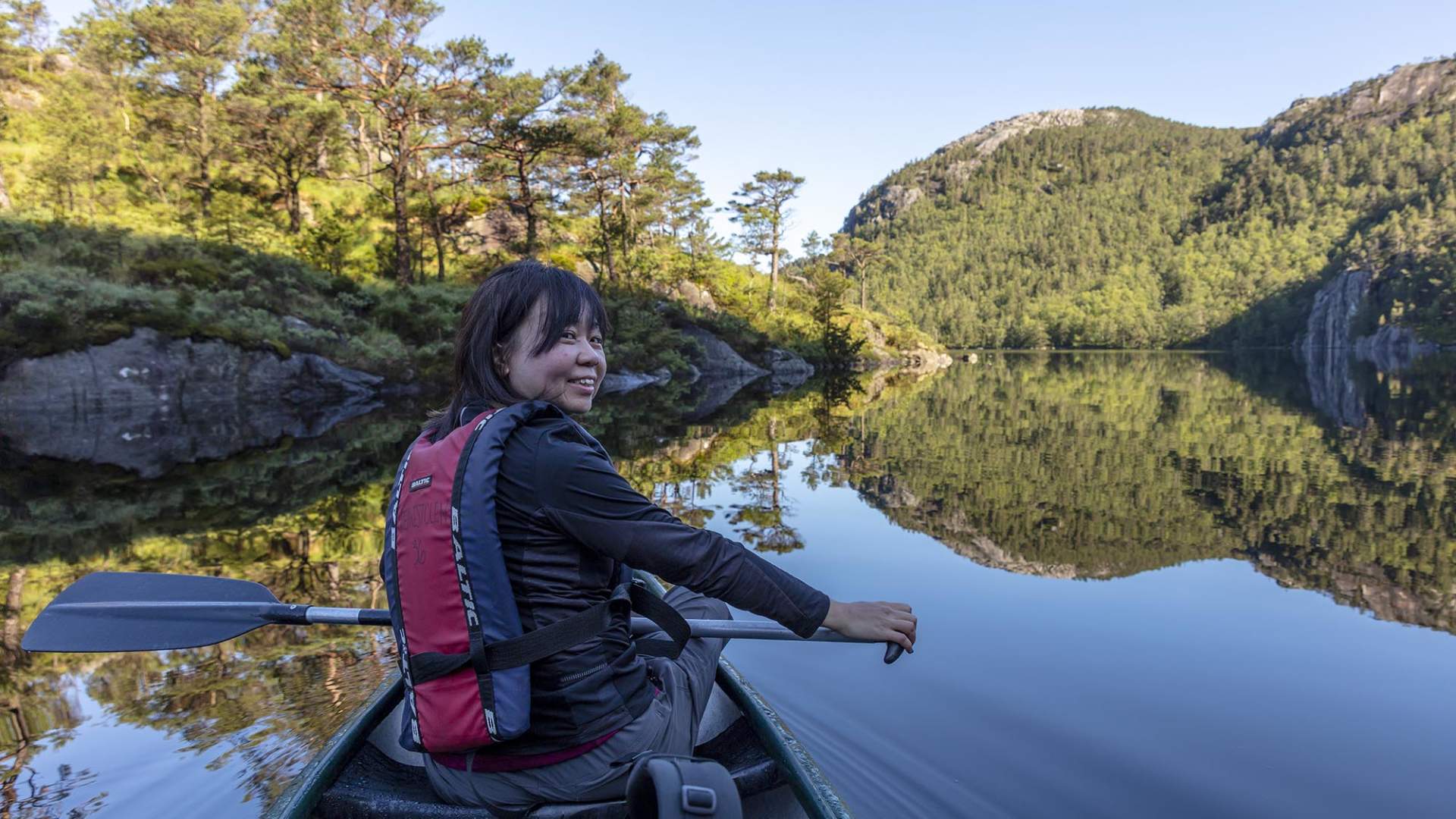 Guidet tur på gjemte stier til Preikestolen med Explore Lysefjorden