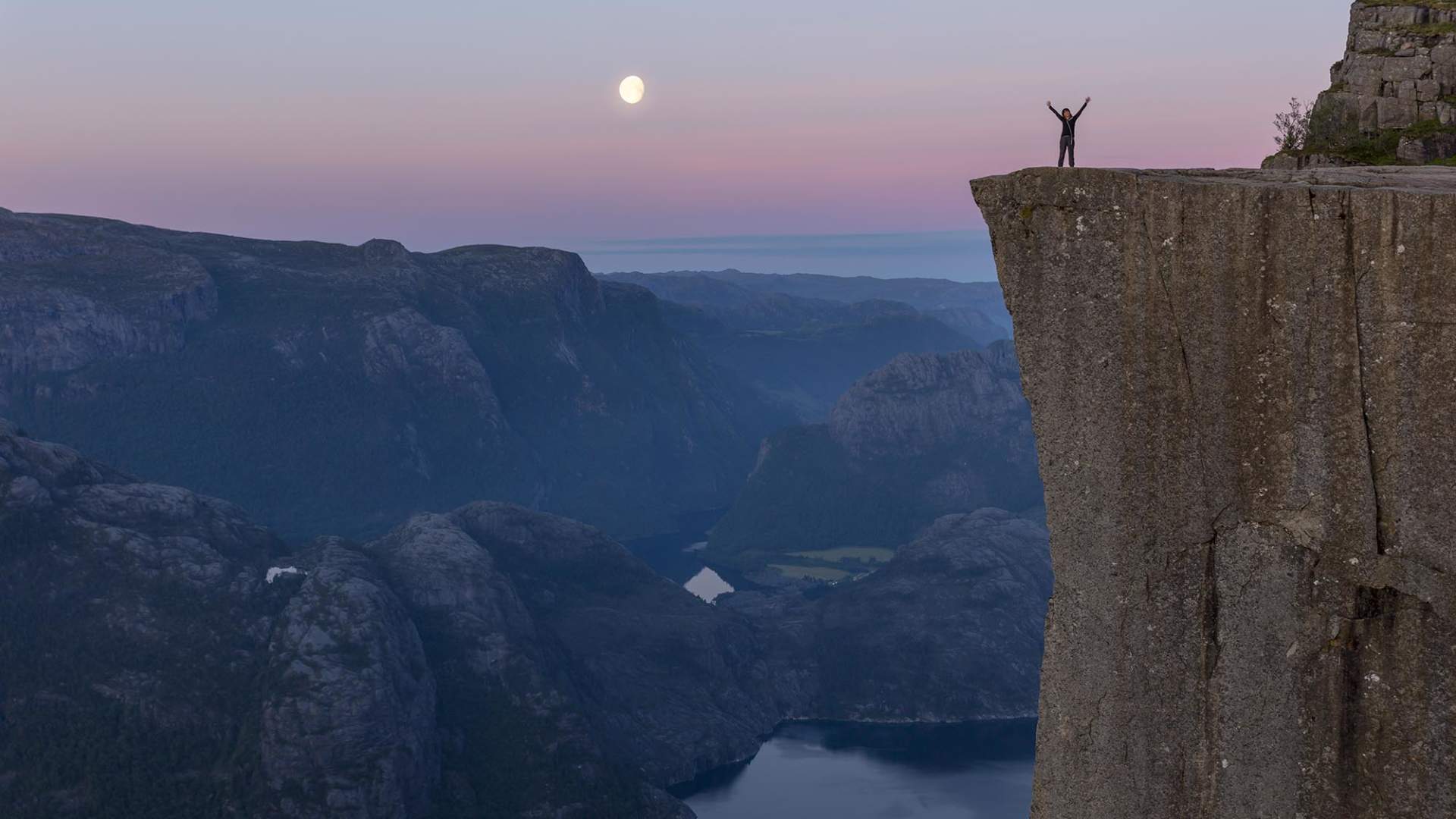 Geführte Sonnenaufgangs-Wanderung zum Preikestolen mit Explore Lysefjorden