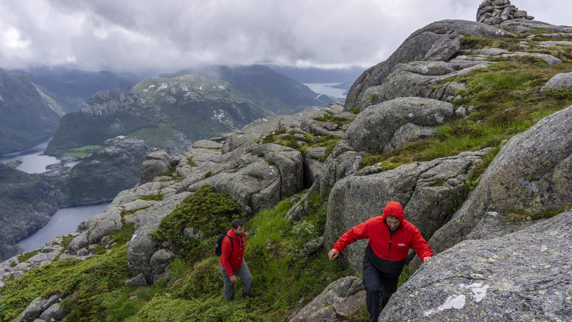 Guidet tur på gjemte stier til Preikestolen med Explore Lysefjorden