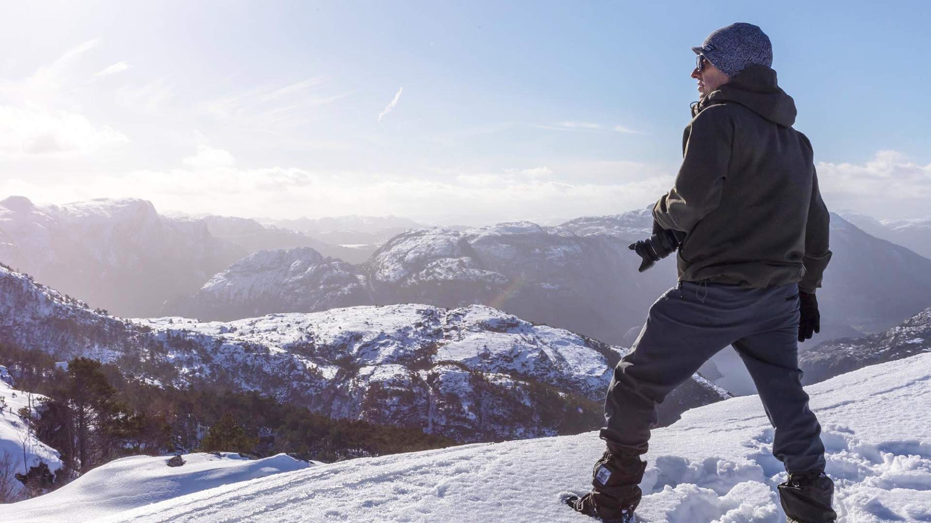 Guided winter hike to Preikestolen with Explore Lysefjorden