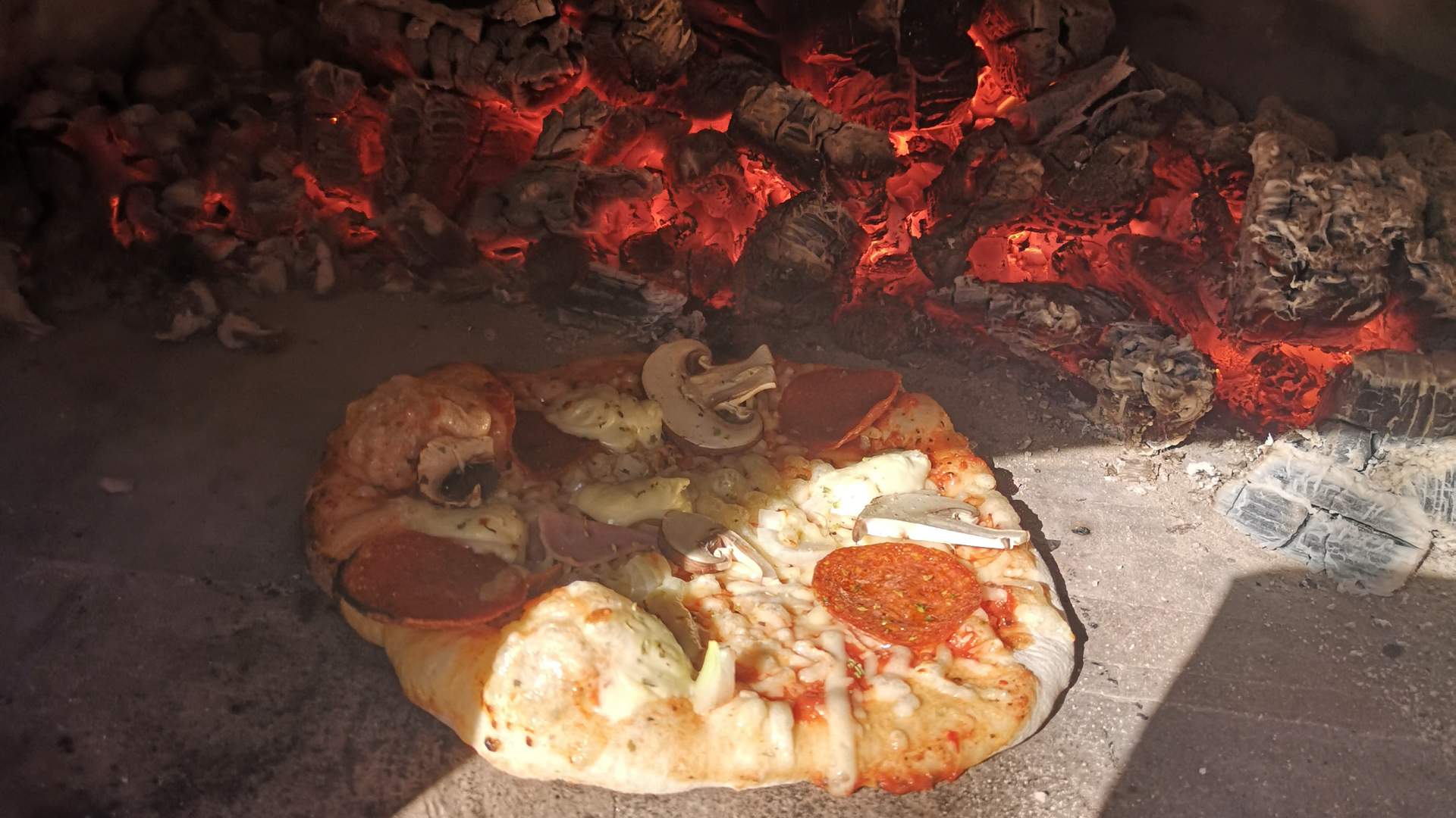 Pizza i steinovn på Myrvold Gård