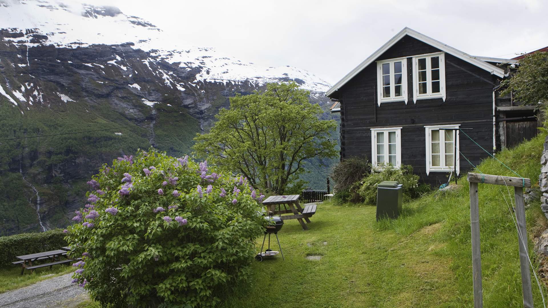 Gardshuset på Westerås med 2 leiligheiter og eigen inngang.