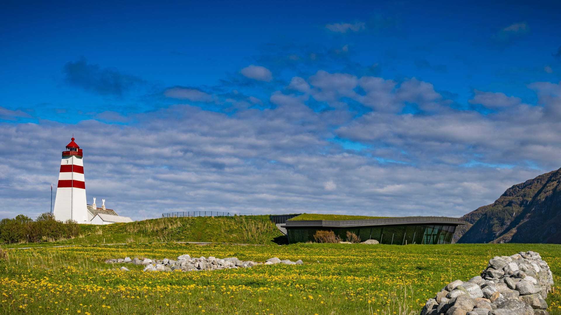 Sommer på Alnes Fyr og Opplevelsessenter