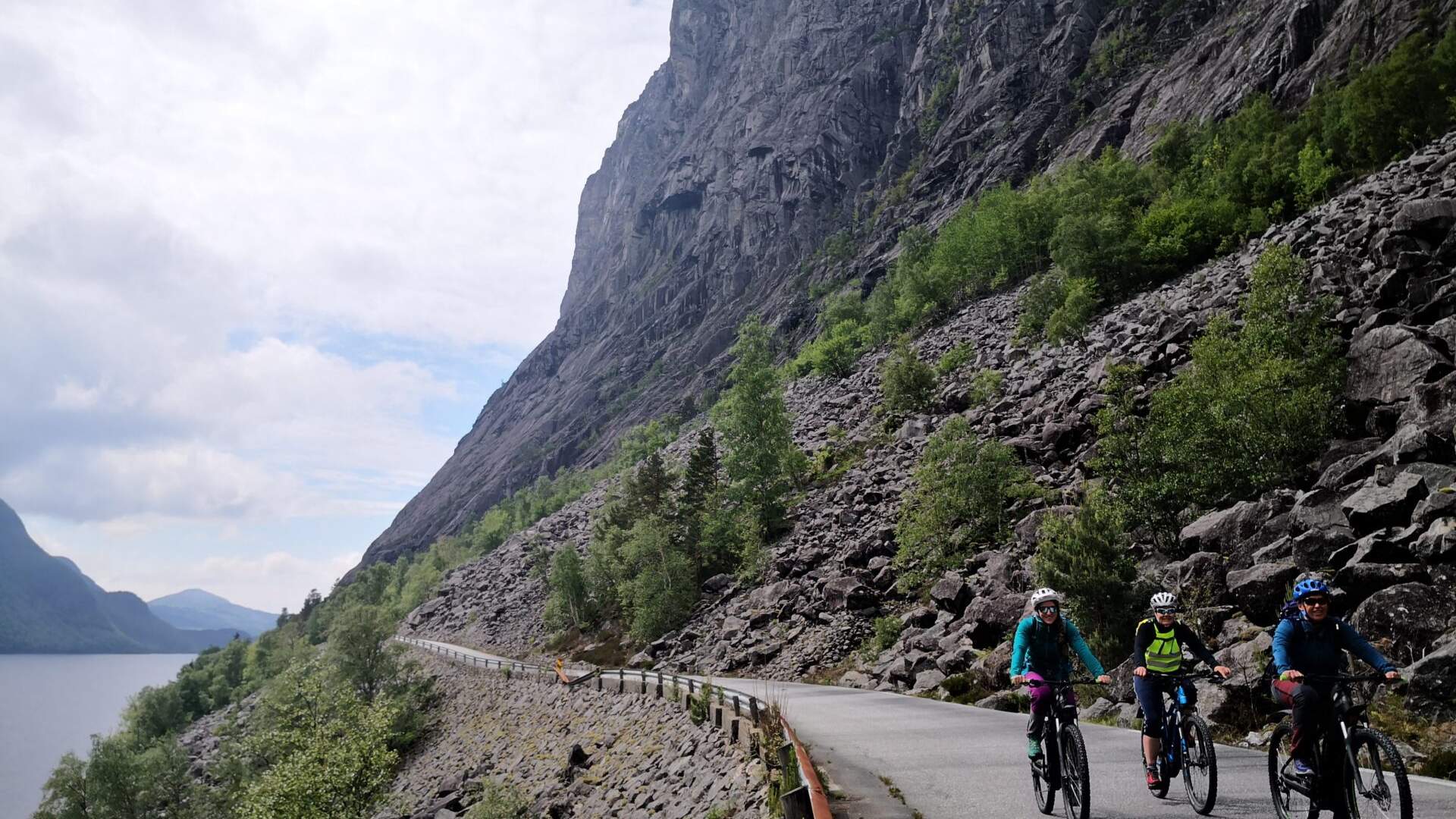 På hjul rundt Lysefjorden i Ryfylke