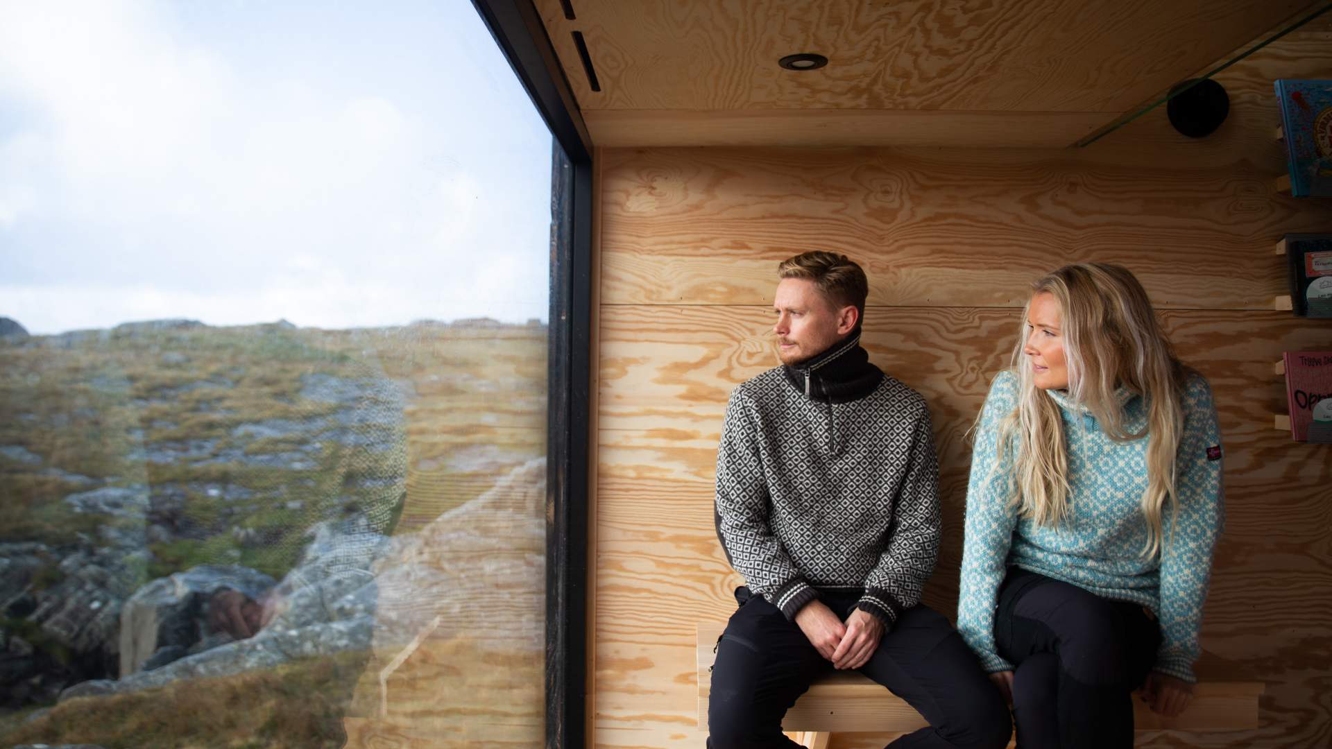 Inne i dagsturhytten på Utsira