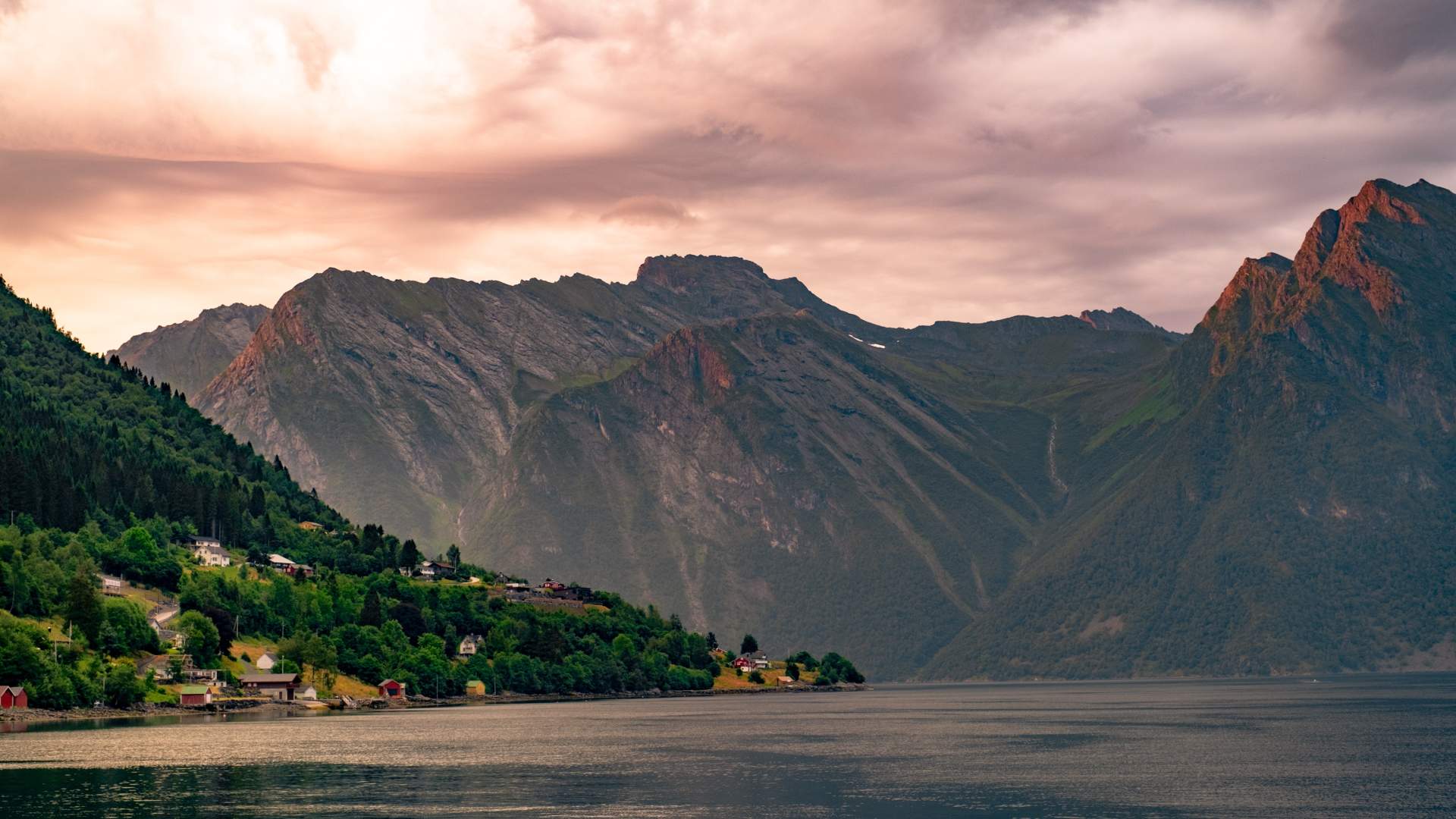 Sæbøneset i Hjørundfjorden