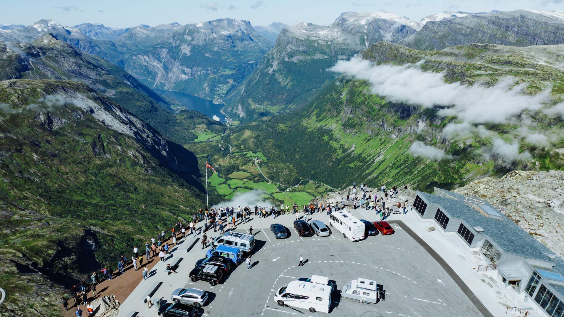 Utsiktspunktet Geiranger Skywalk på Dalsnibba.