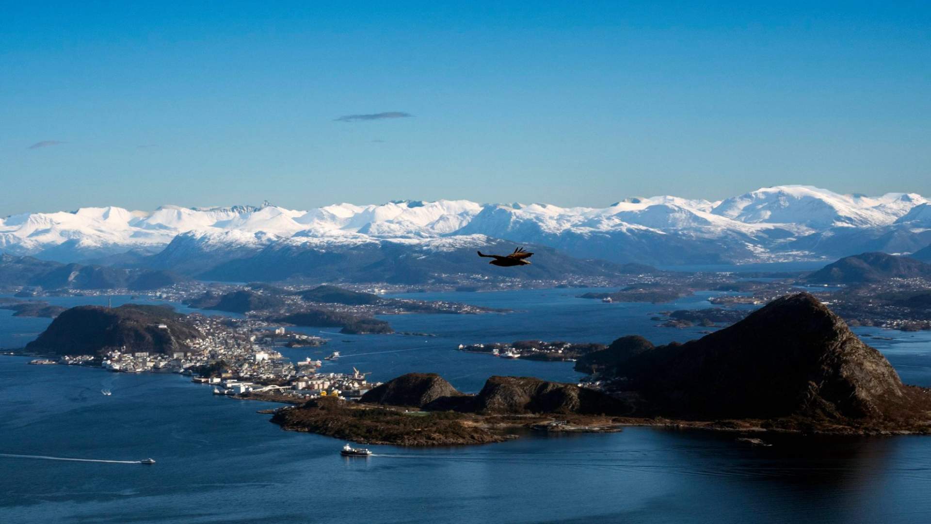 Ålesund fra luften, sett fra et ørneperspektiv.