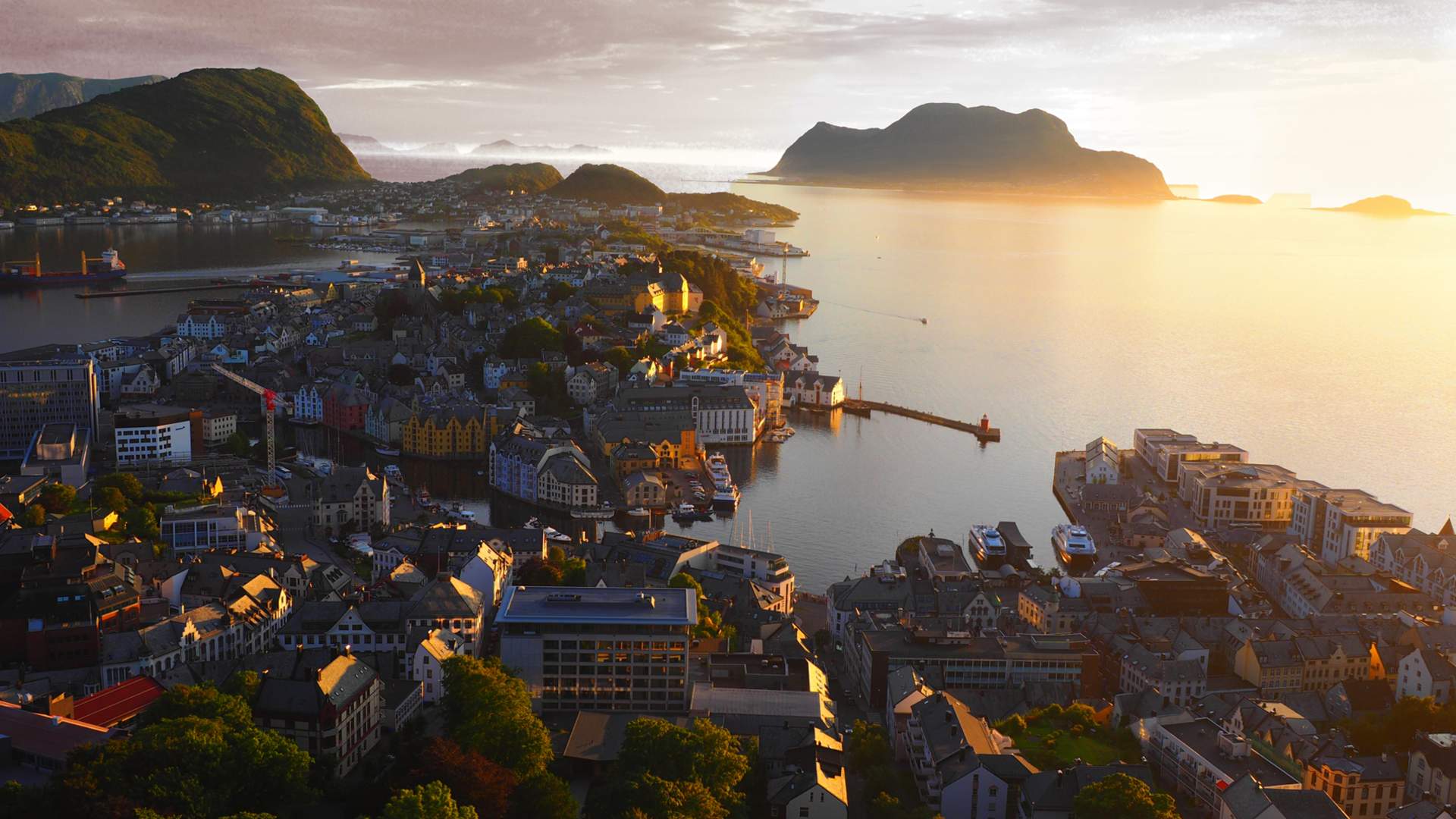 Ålesund i solnedgang, sett fra Aksla.