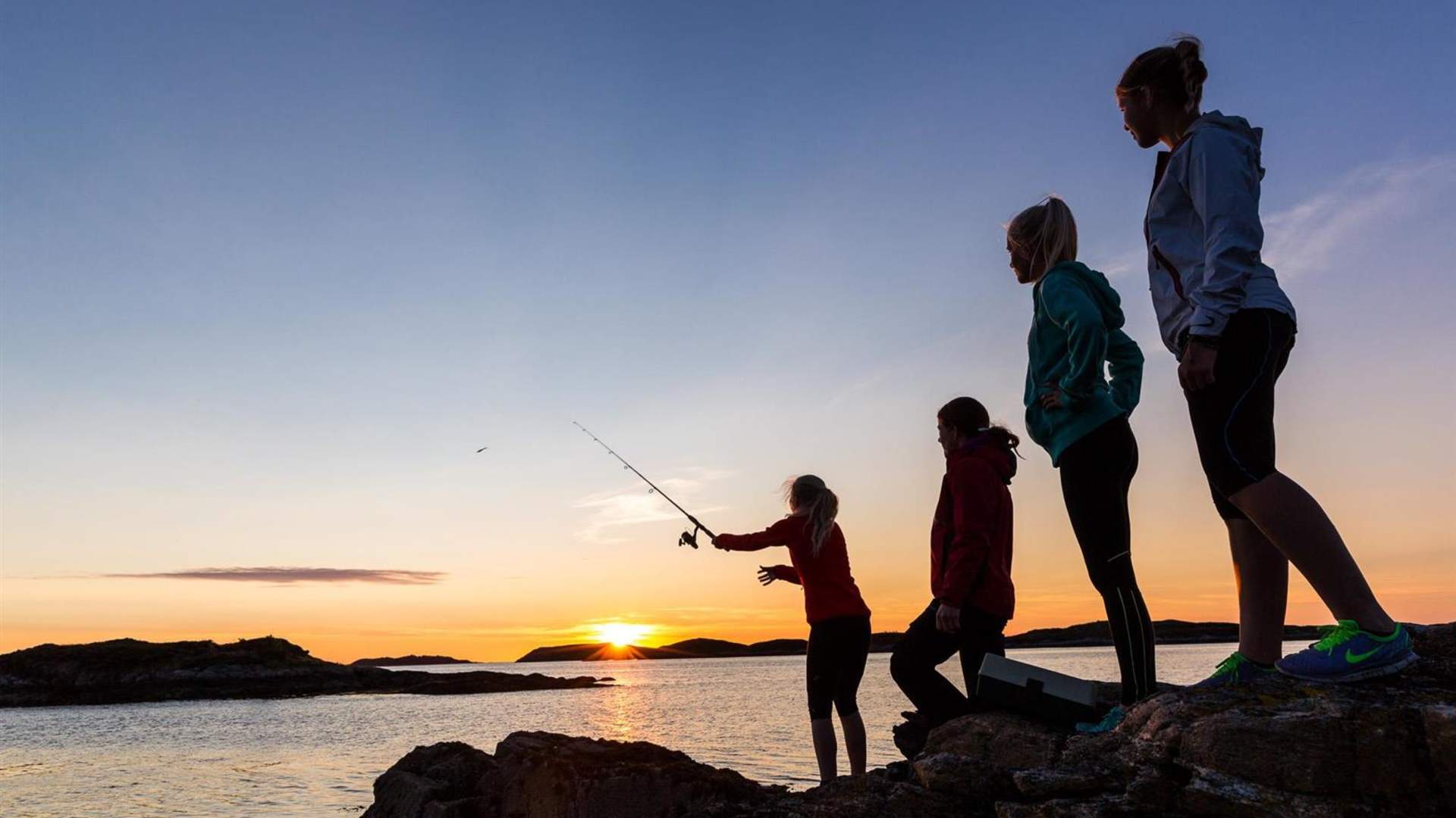 Coastal hike to Smågevatnet and Brenslen on Aukra