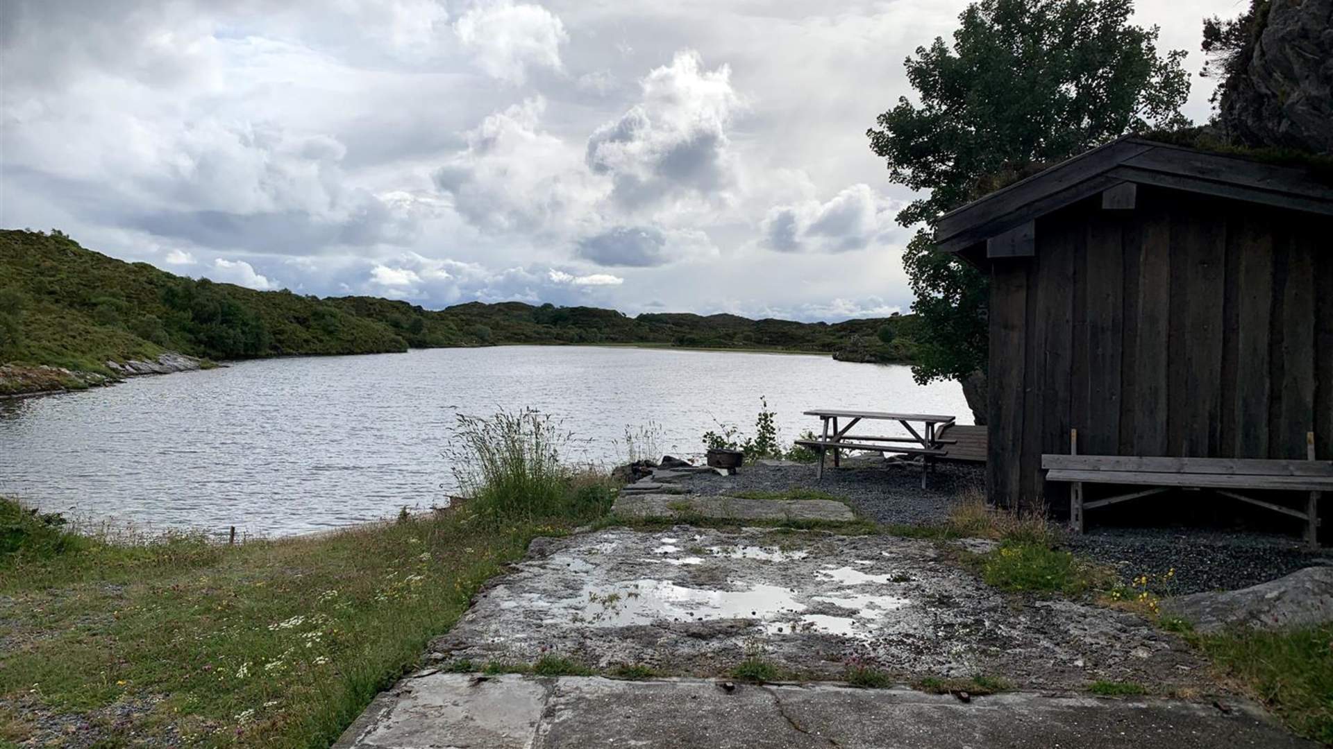Coastal hike to Smågevatnet and Brenslen on Aukra