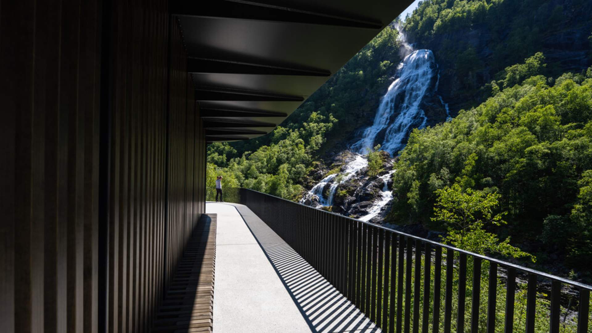 The rest area Flesefossen in Suldal