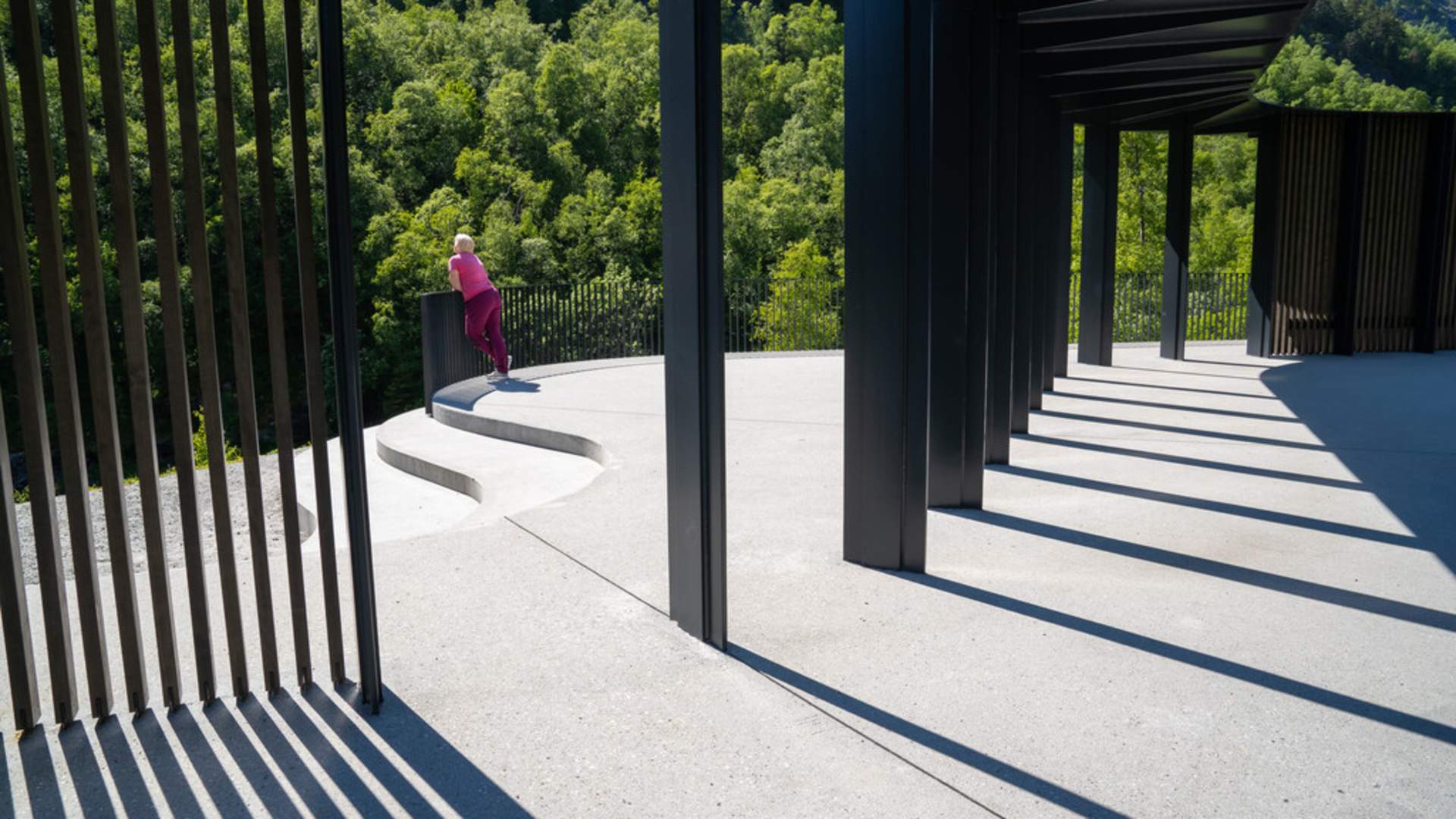 The rest area Flesefossen in Suldal