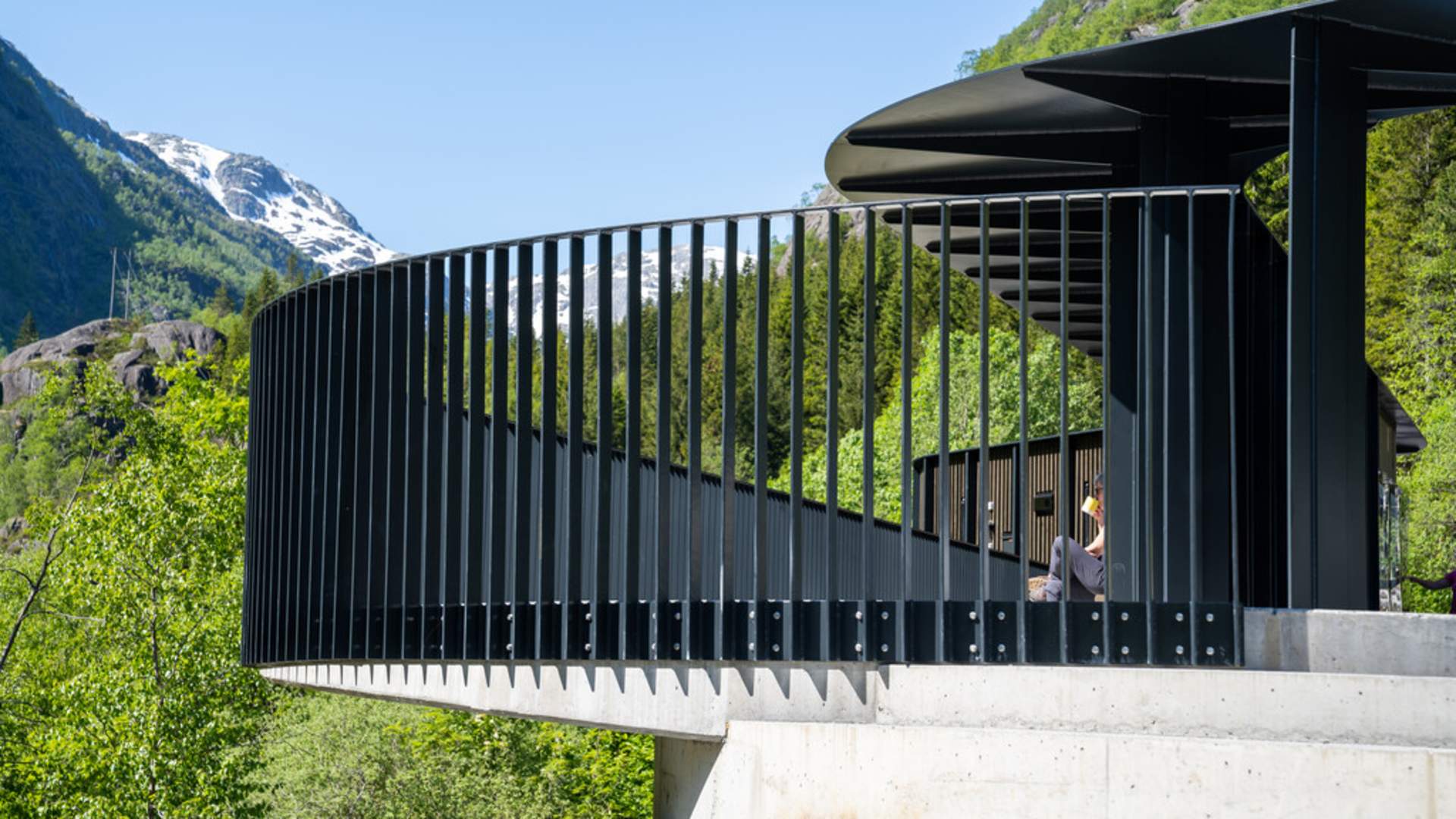 The rest area Flesefossen in Suldal