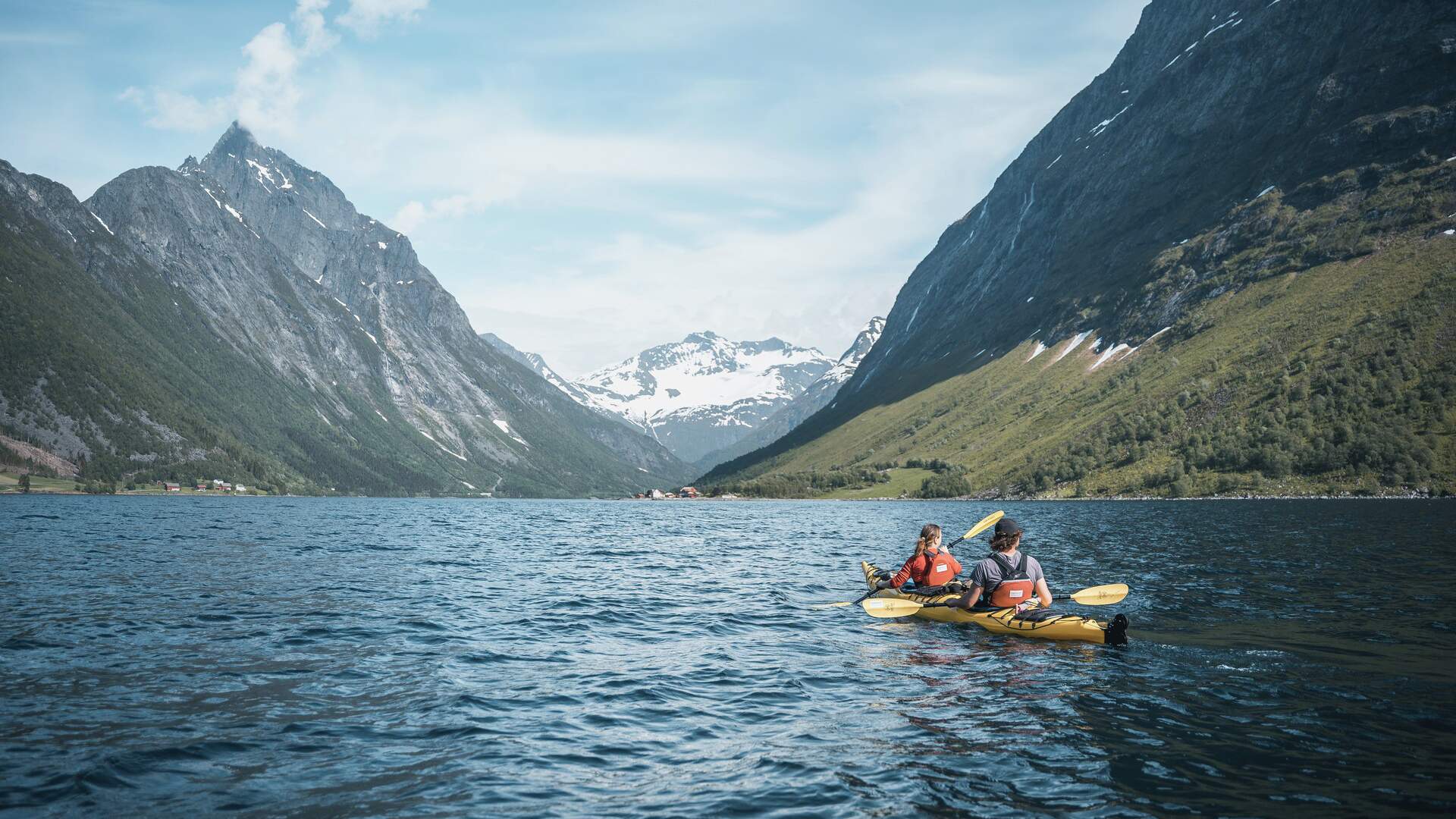 Kajakktur i vakre Norangsdalen i Hjørundfjorden