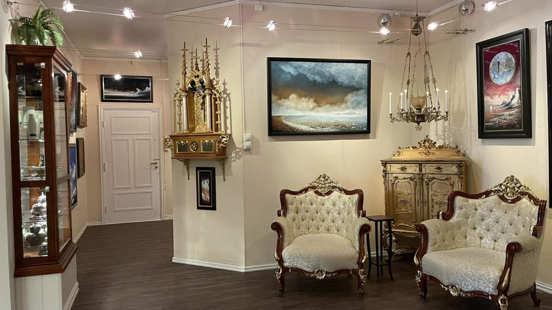 Utstilling og galleri hos Artifex antikvitetshandel