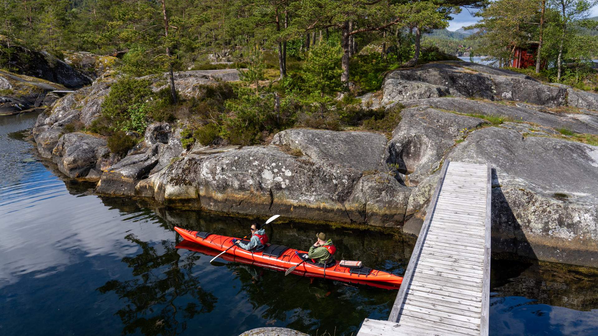 Guided kayak tour in Økstrafjorden