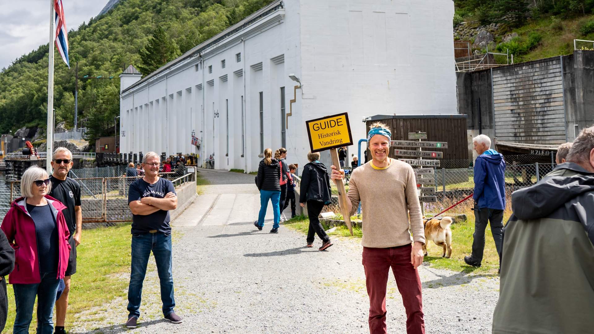 Historic village walk in Flørli