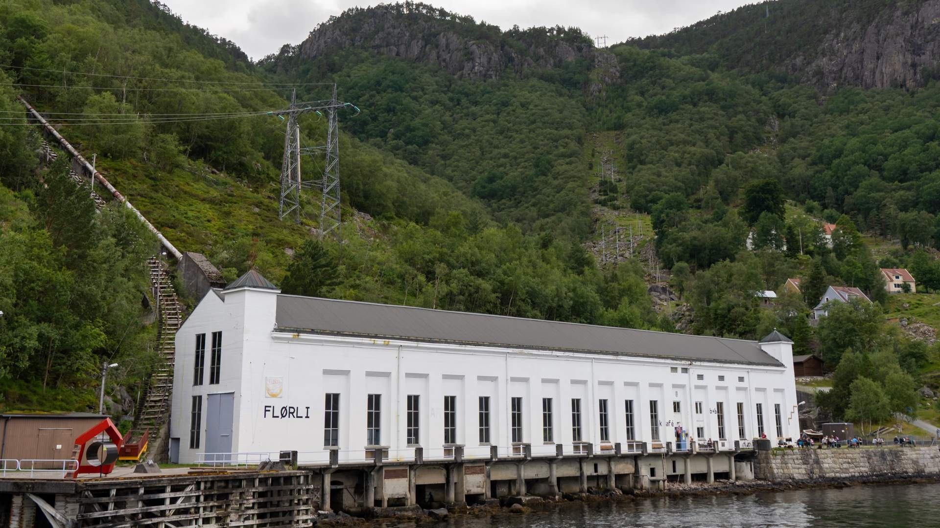 Historic village walk in Flørli