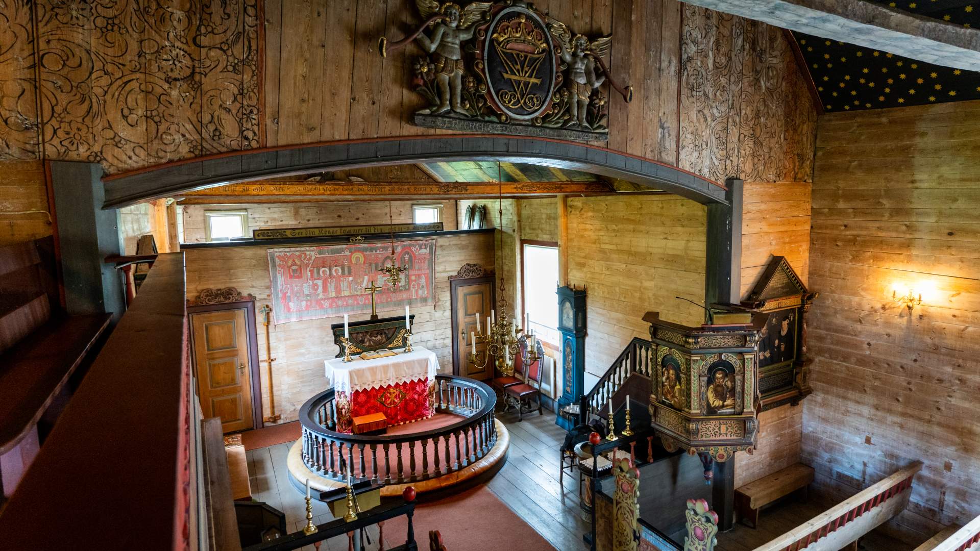 Jelsa Kirche und das Schulmuseum in Jelsa (Ryfylkemuseet)