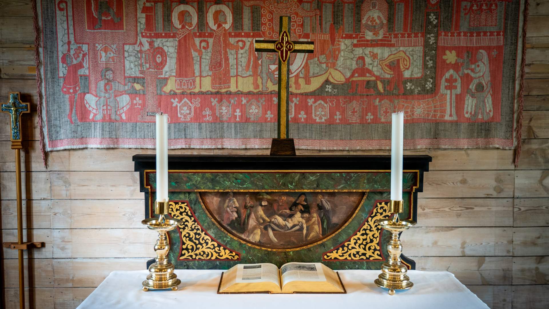 Jelsa Kirche und das Schulmuseum in Jelsa (Ryfylkemuseet)