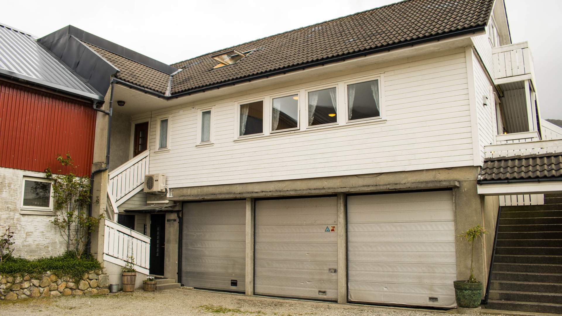 Stay at Fossanmoen Icelandic horse centre, close to the Lysefjord