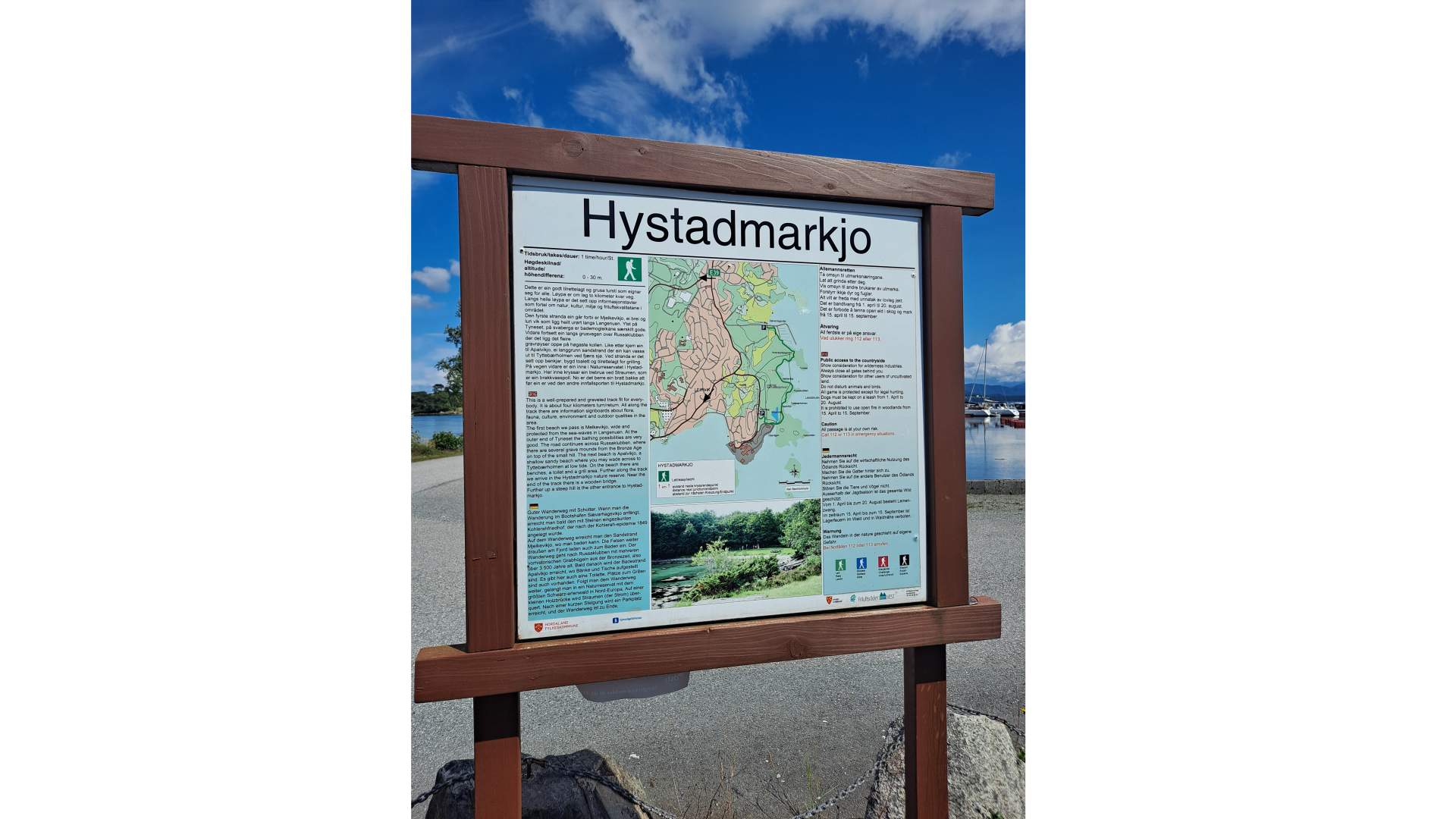 Skilt ved inngangen til Hystadmarkjo, Sævarhagsvikjo