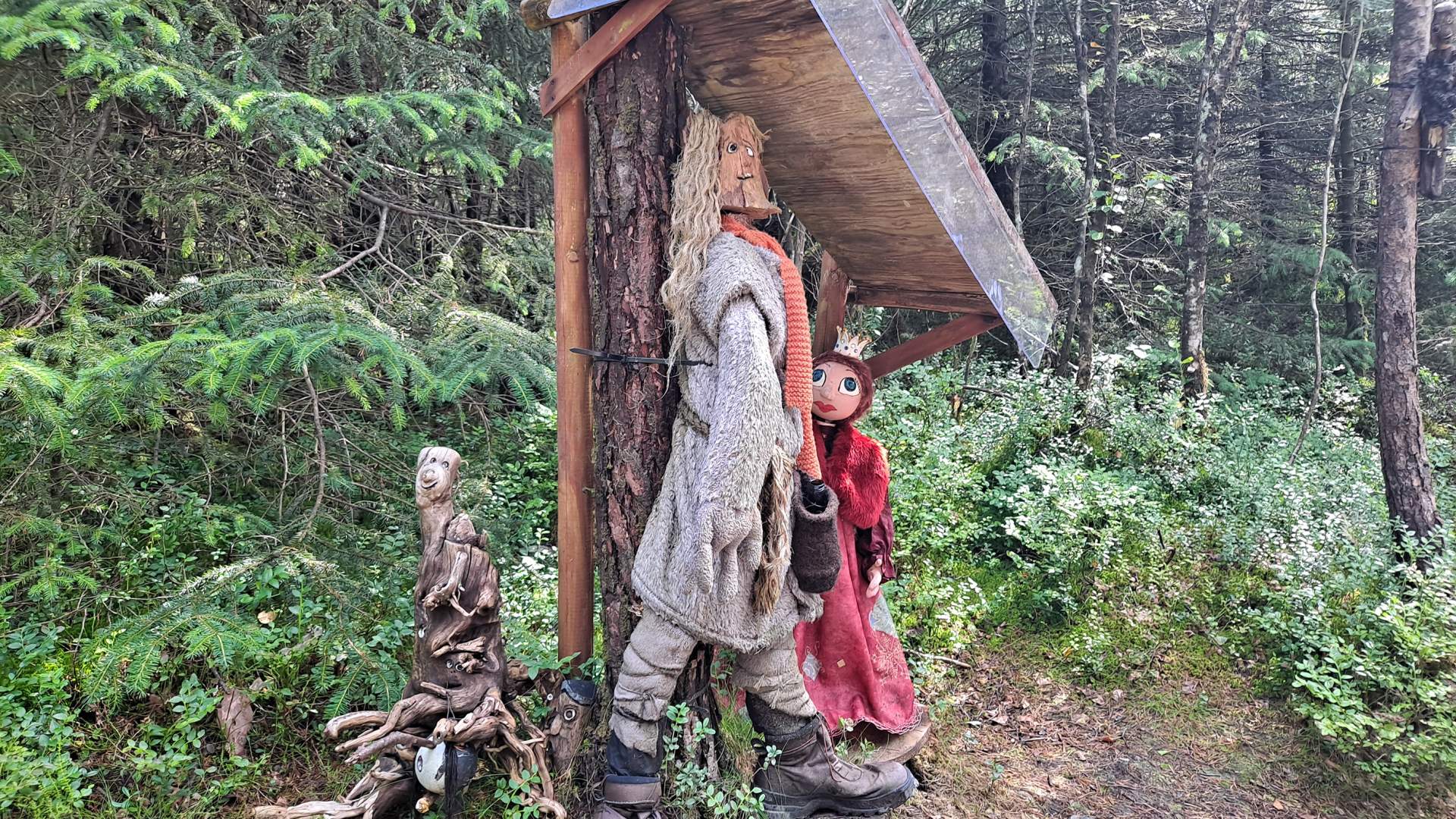 Fascinerande figurar i Eventyrskogen