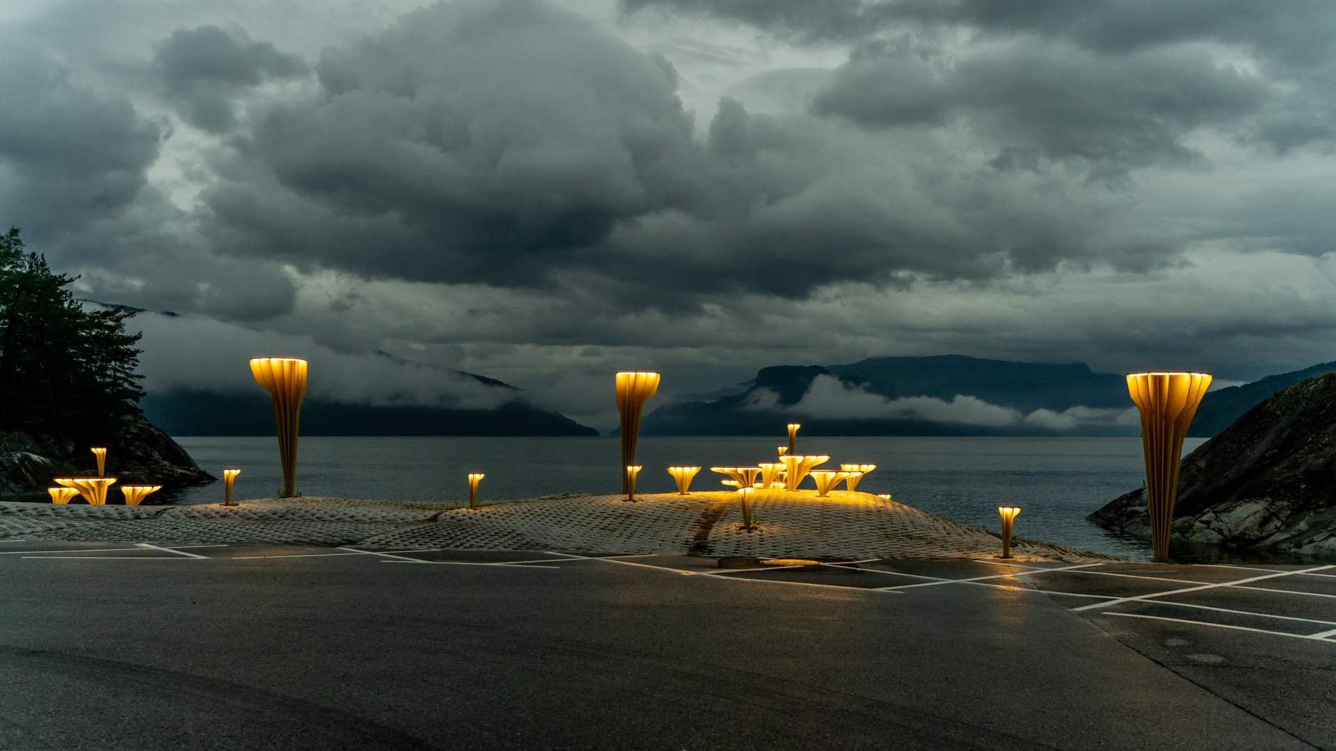 Venterommet (waiting room) and "the mushrooms" at Ropeid