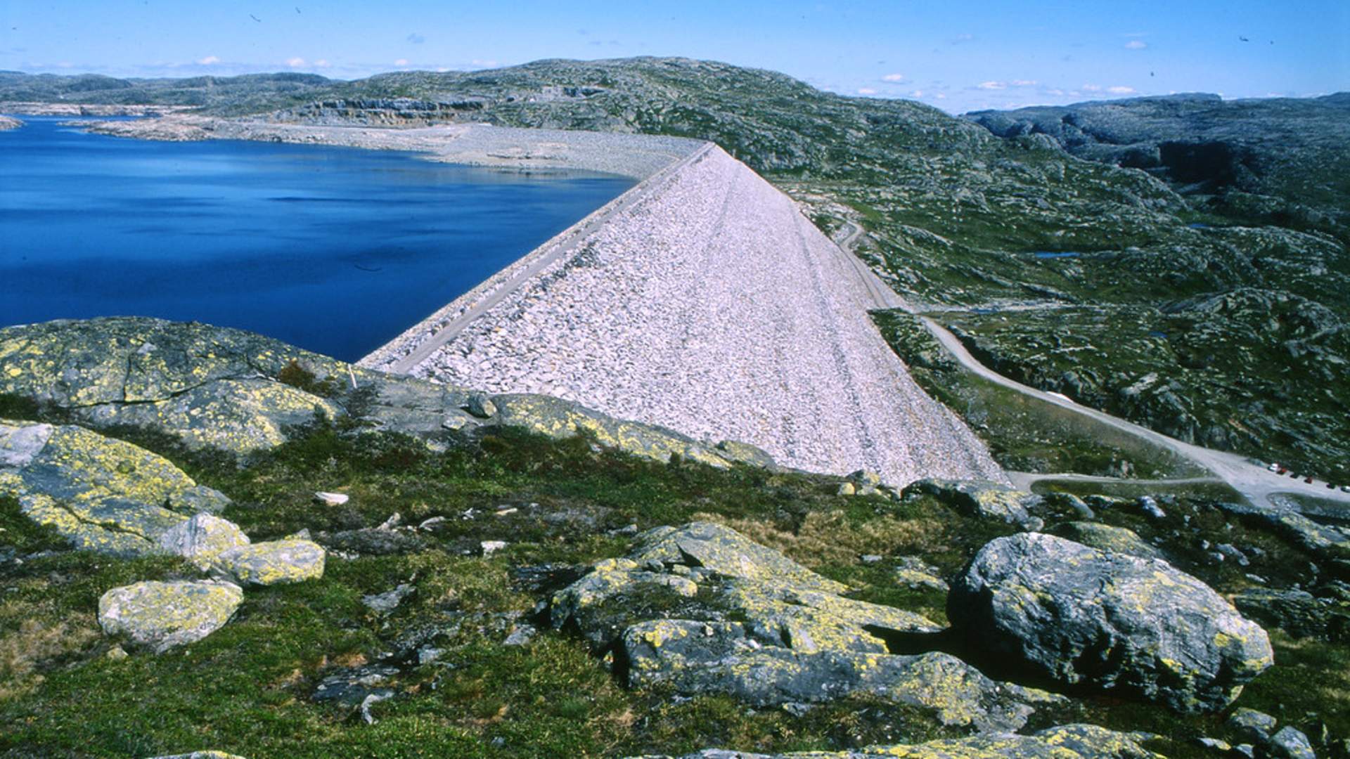 Bike ride along Blåsjøvegen – beautiful landscape and a rich hydropower history in Suldal