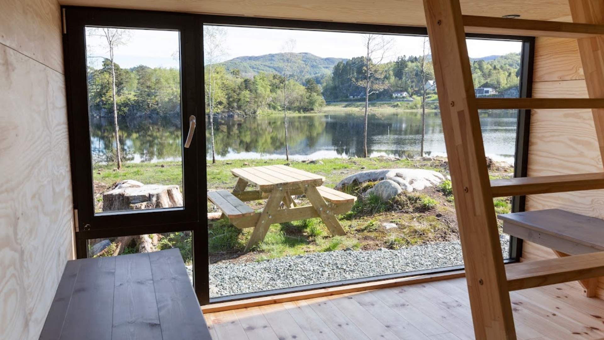 Flott både inni og utanfor hytta