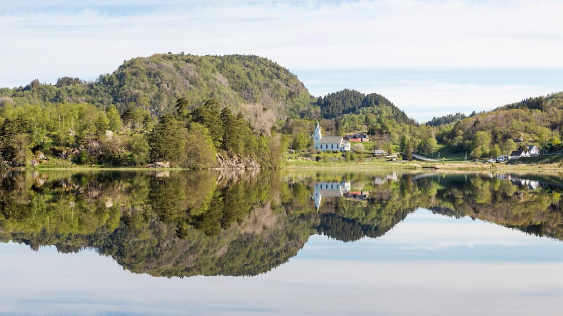 Dagsturhytta ligg ved Kyrkjevatnet