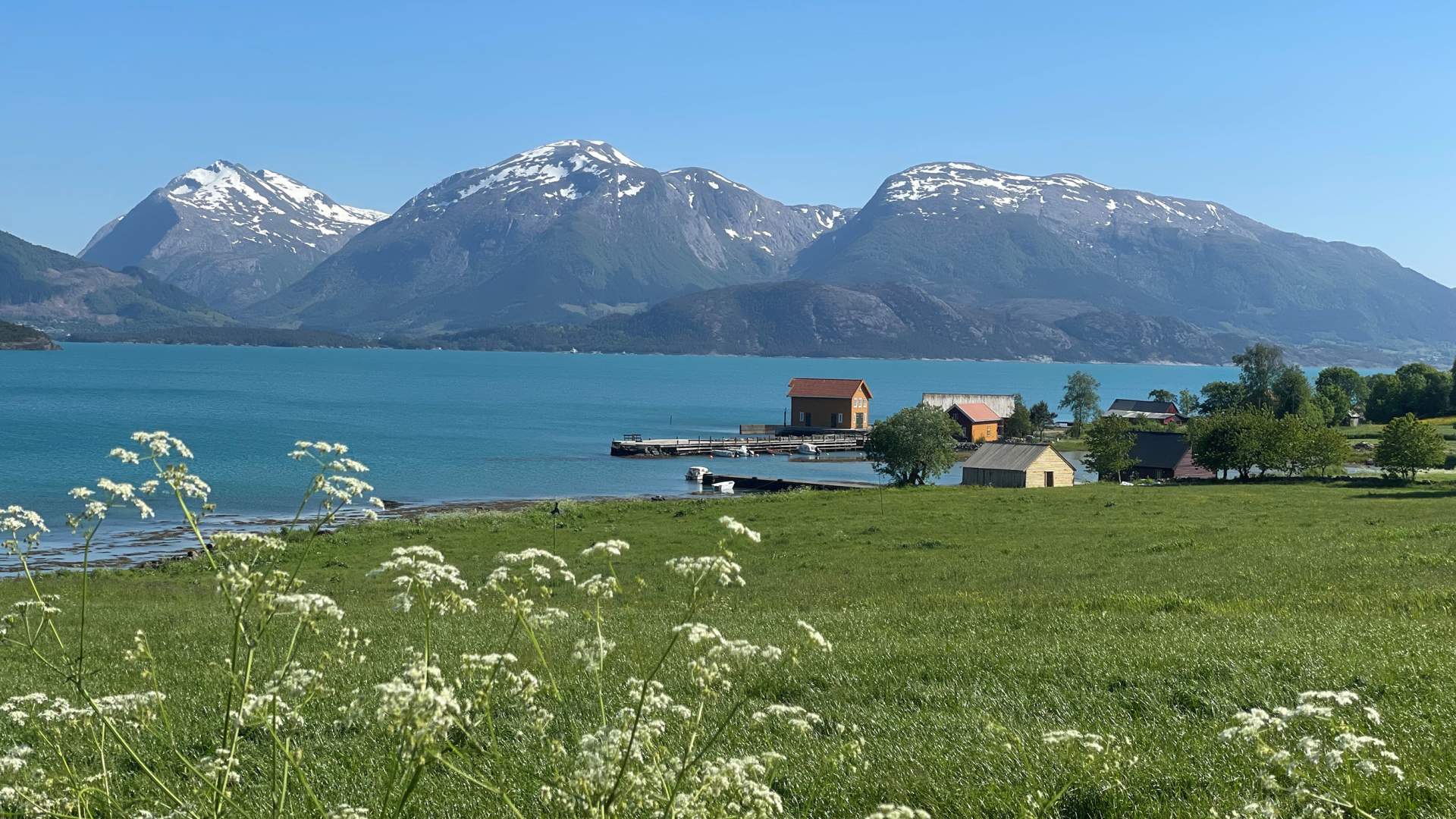 Tysnes ein vakker sommardag - denne øya får du også besøke på sykkelturen