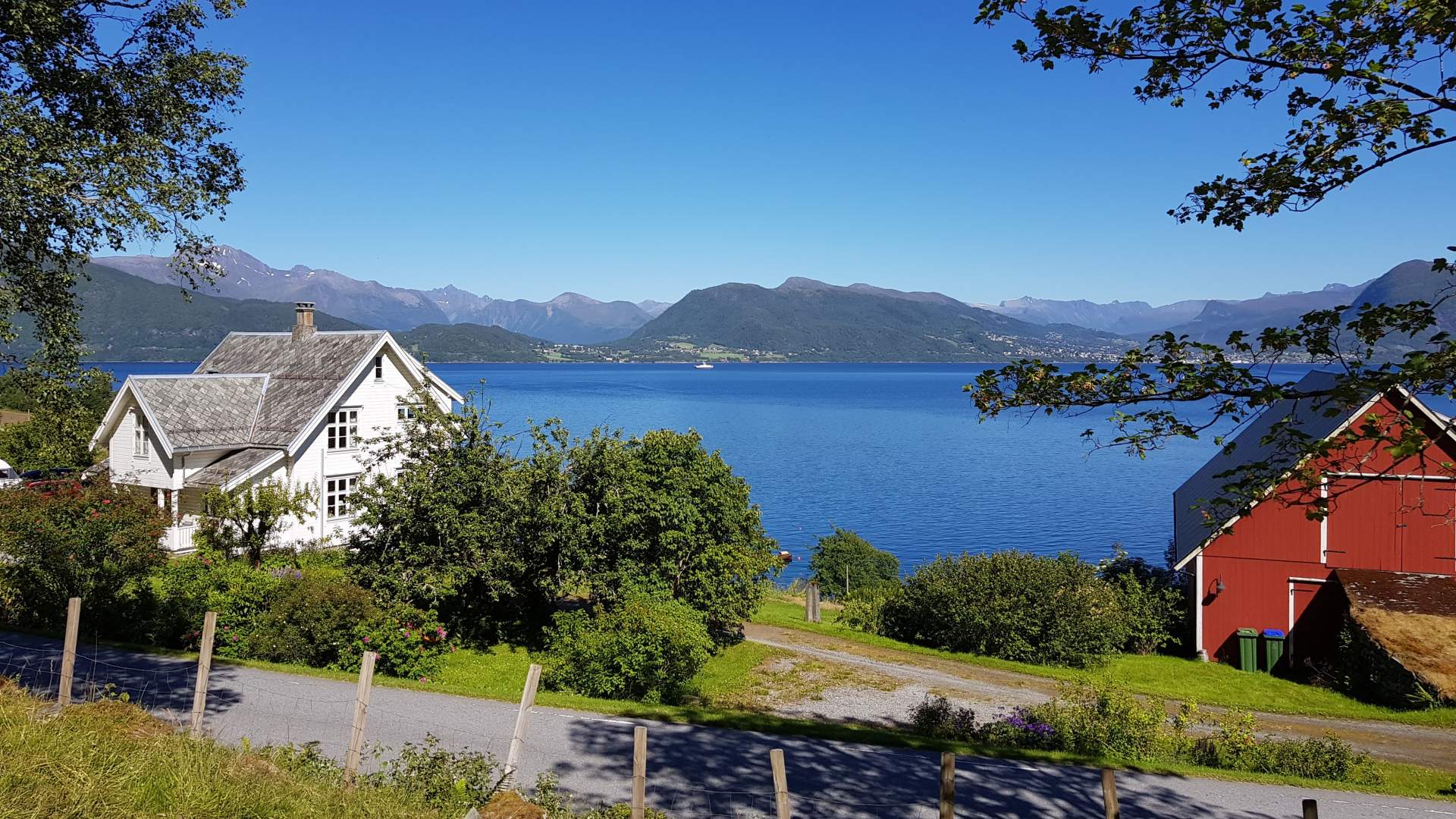 Garden i sommardrakt.