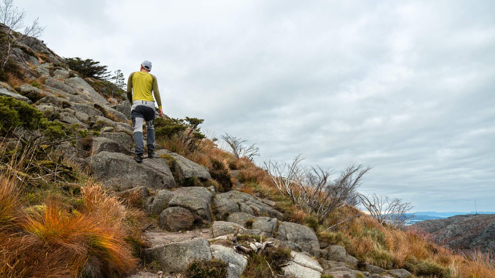 Hike to Månafossen and Dalsnuten