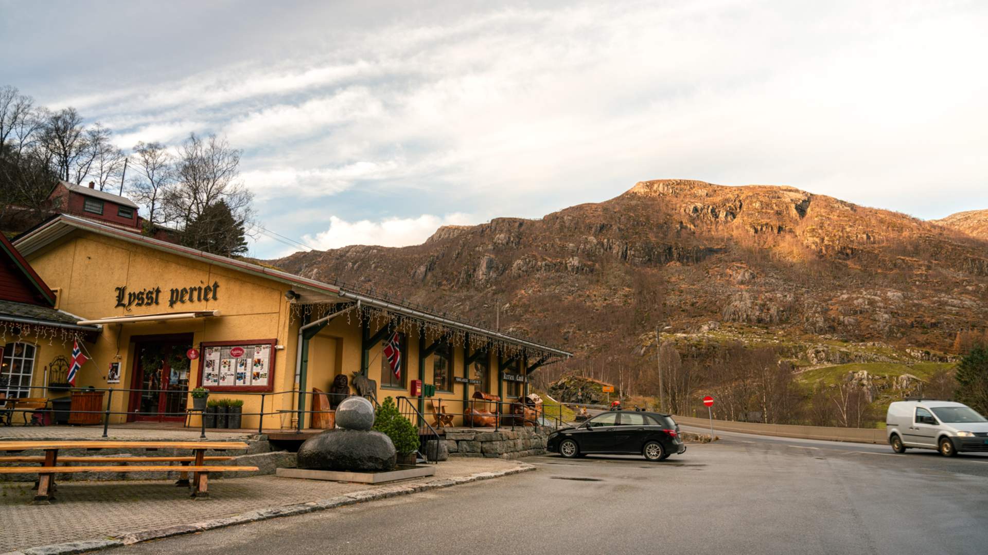 Hike to Månafossen and Dalsnuten