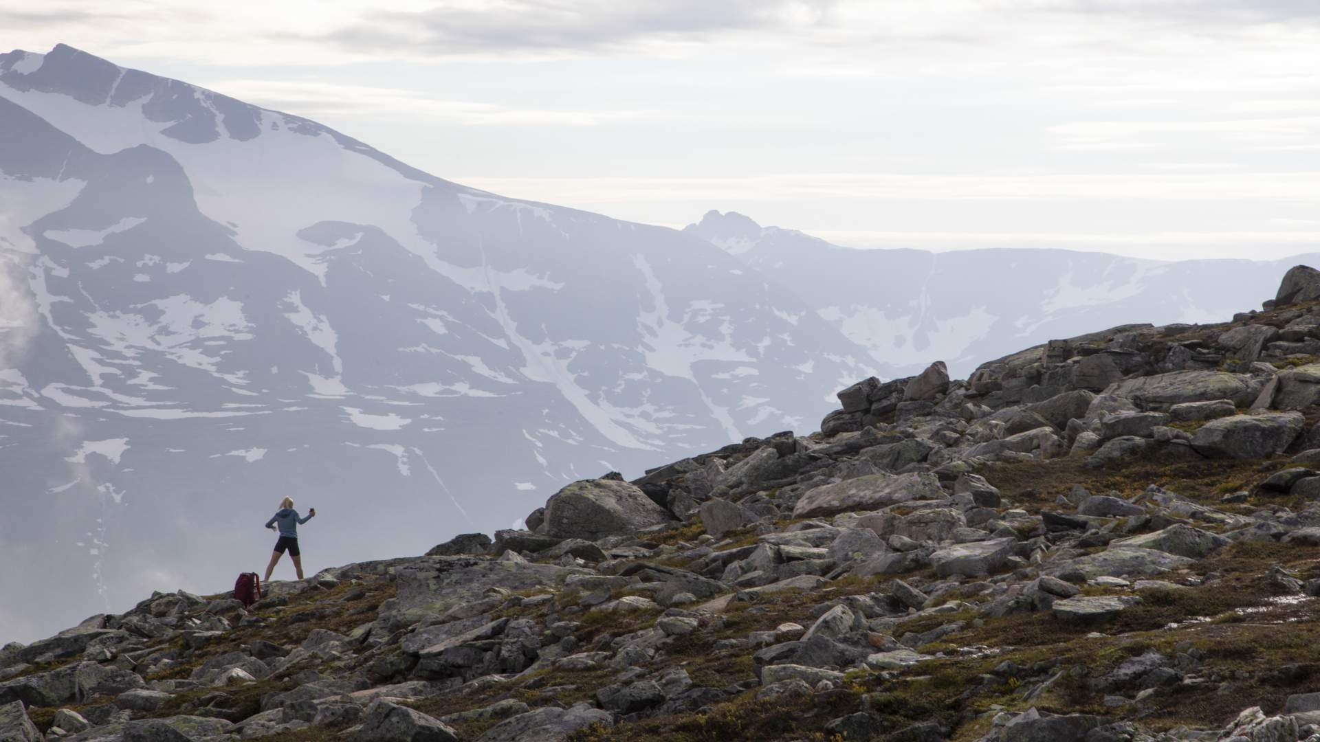 Bergwanderung von Kårvatn nach Innerdalen über Bjøråskaret