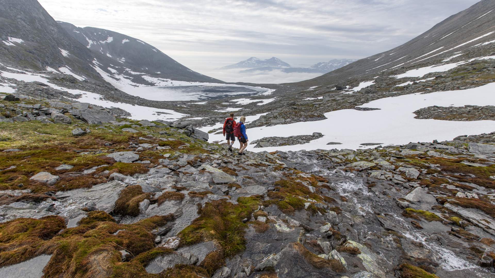Bergwanderung von Kårvatn nach Innerdalen über Bjøråskaret