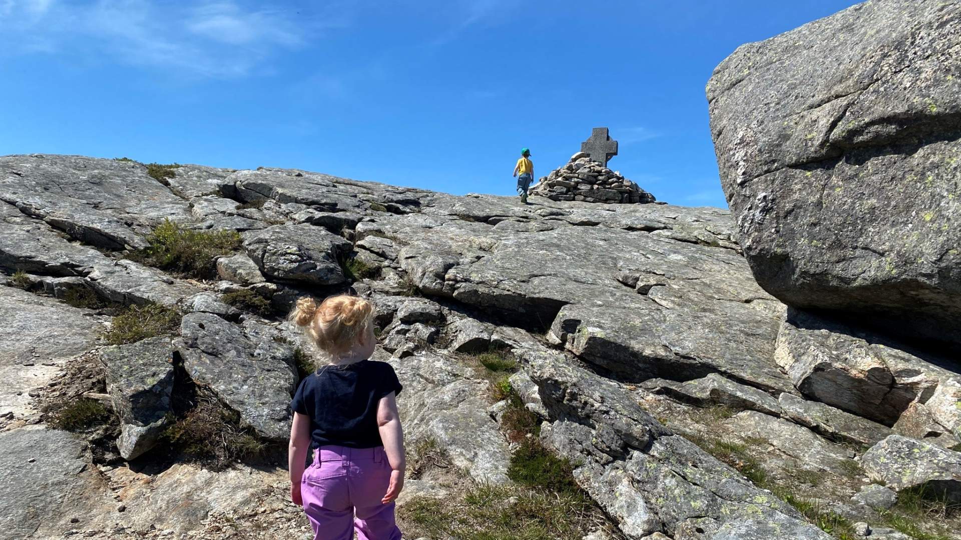 Fjelltur til Topphøna, via Minnesmerket, i Strand