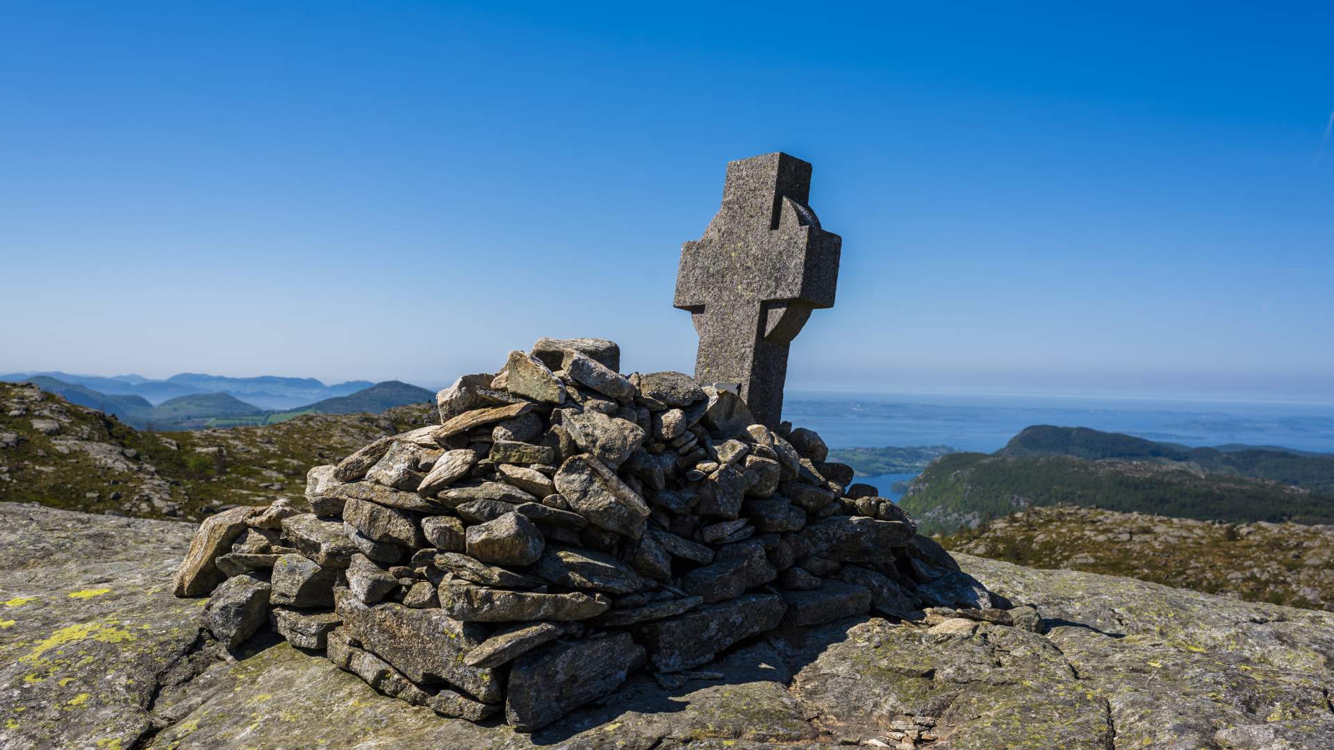 Fjelltur til Topphøna, via Minnesmerket, i Strand
