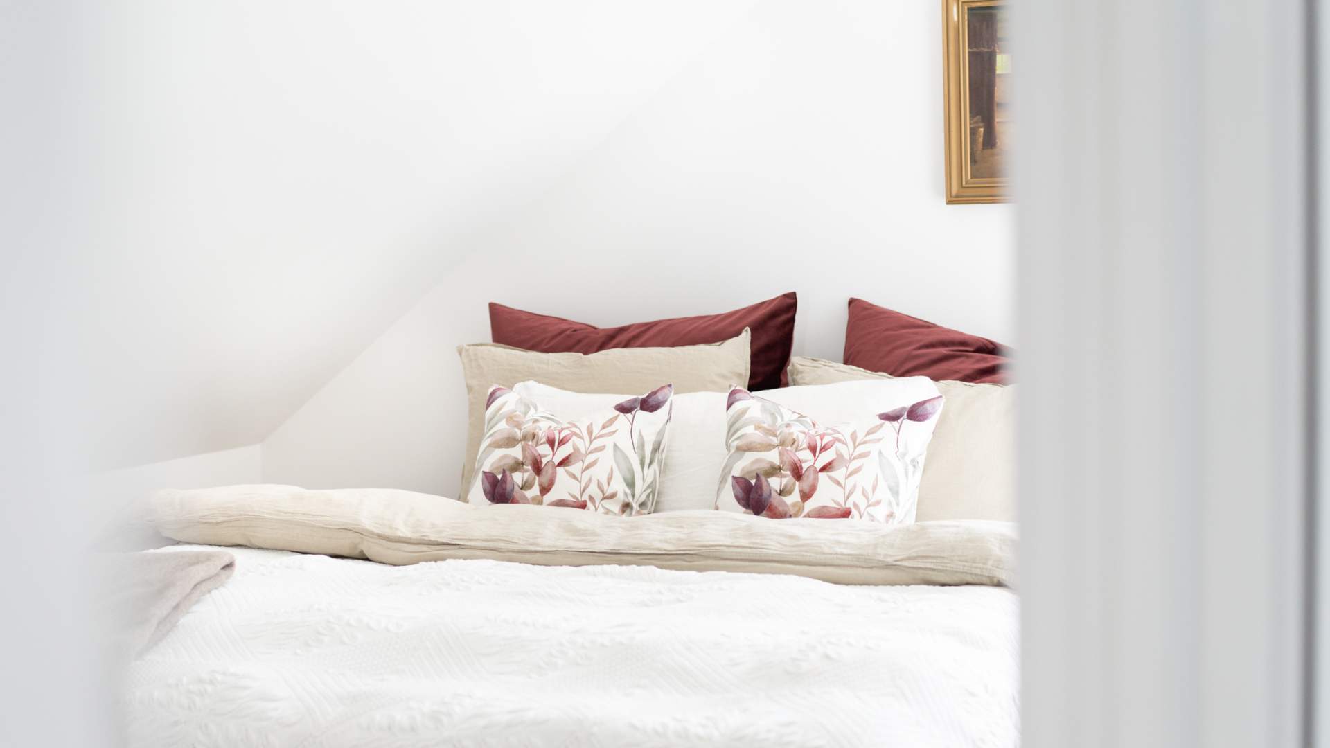 Oppreidde senger i Kvitanaustet på Olaskjeret