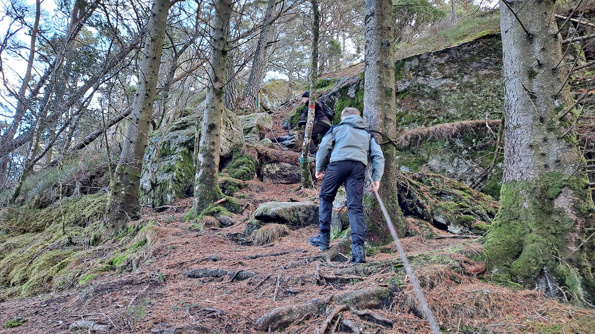 Tau som hjelp i dei brattaste partia