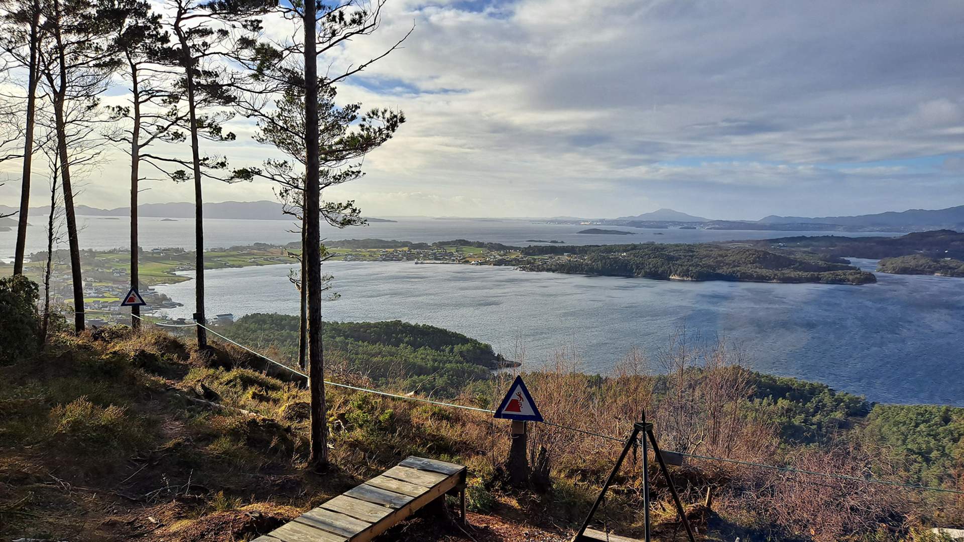Flott utsikt mot Eidsvik og Siggjo på Bømlo