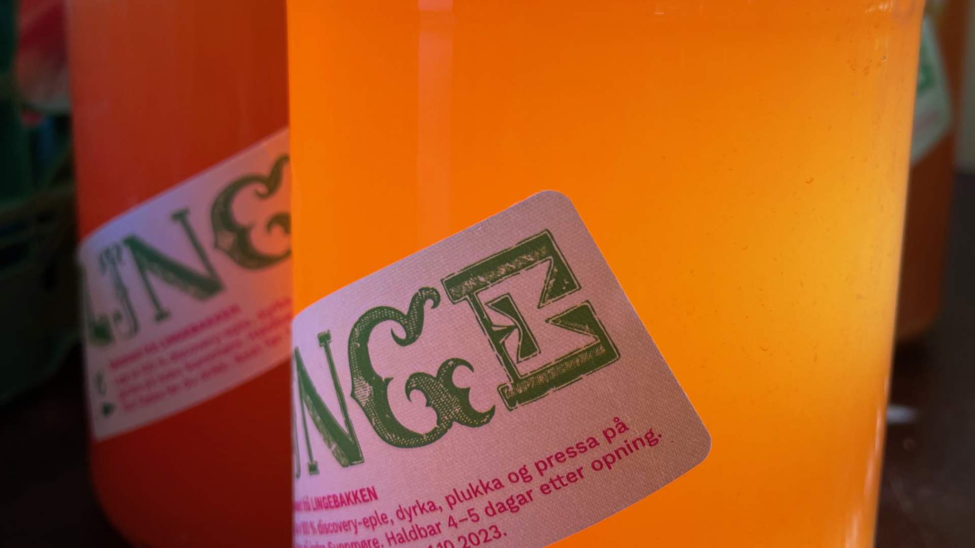 Ferskpressa eplemost frå Lingebakken